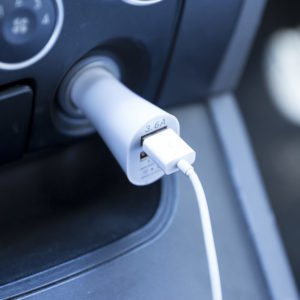 Foto Carregador Veciular CB 12356 Imagem Branco (4)