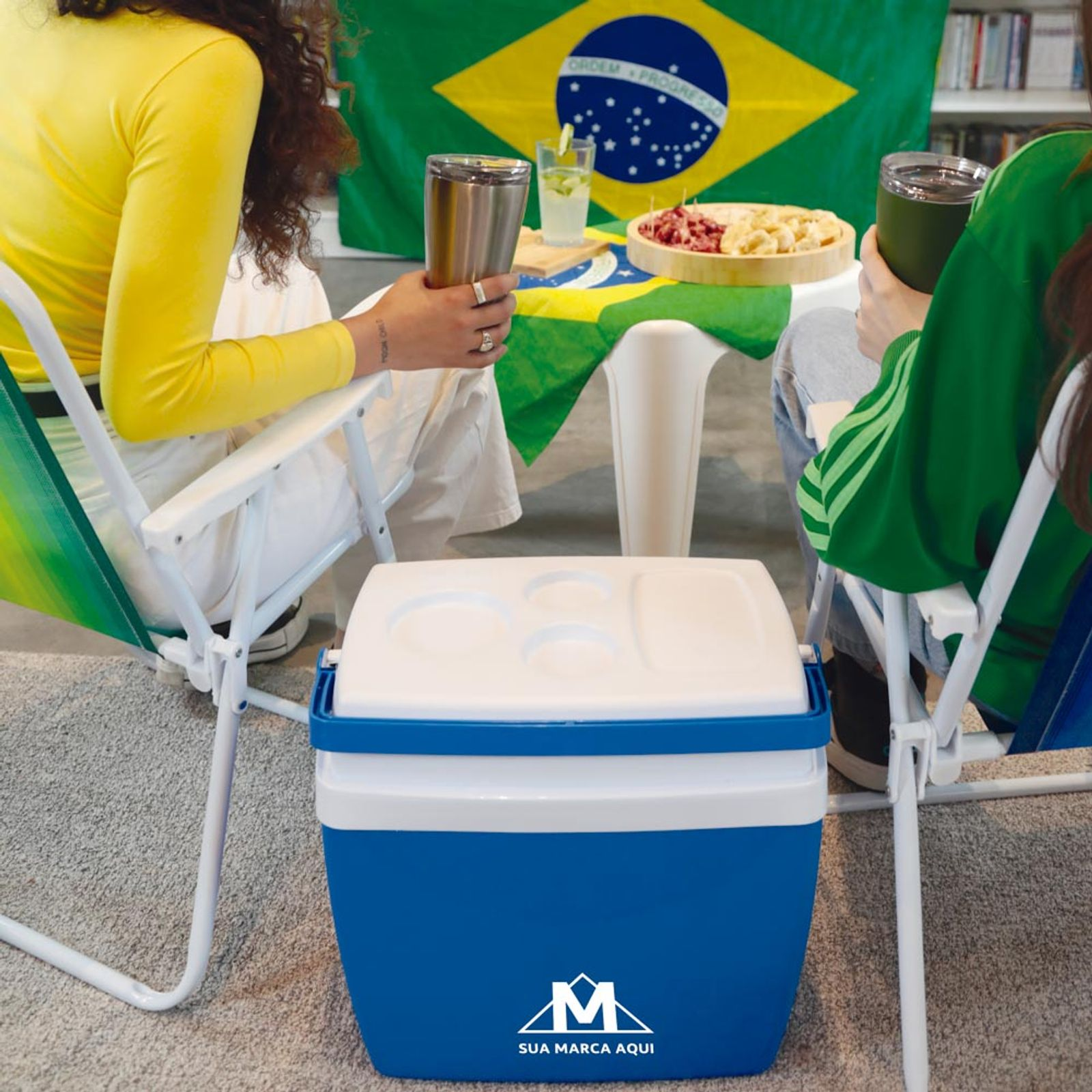 Foto Caixa Térmica 26L MOR Imagem Azul (4) Foto Caixa Térmica 26L MOR Imagem Azul (4)