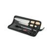 Kit Churrasco 4 Peças CB 1035 | Contém: duas facas de corte, Chaira e tesoura. Estojo com alça para transporte e área interna com elástico de fixação para os utensílios.
